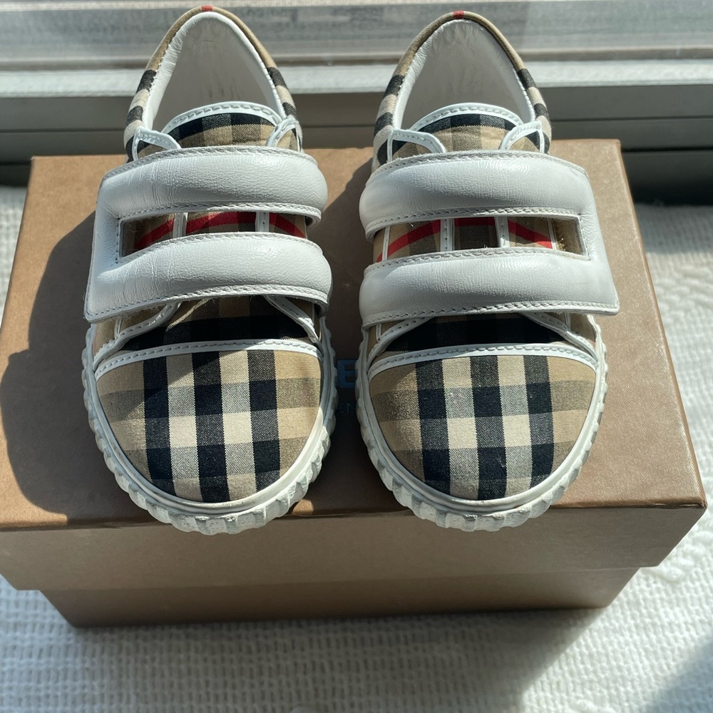 Burberry kids sneaker authentic